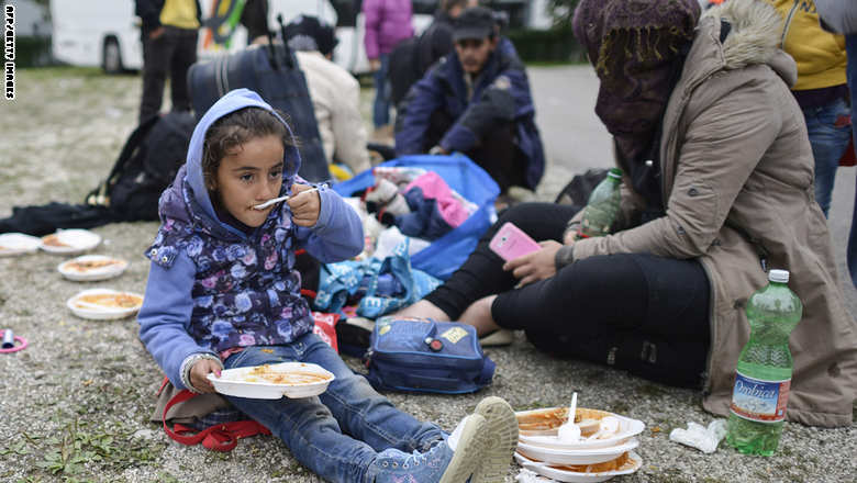 صكوك إسلامية تمويل عمليات اللاجئين from Syria enjoys a meal at a refugee accomodation facility.jpg?itok=_aGeuwN9